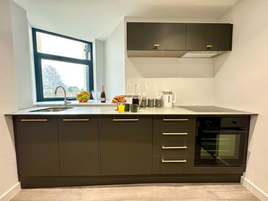Massive 3 Bedroom - Ground Floor - Near The Beach! Bournemouth Bagian luar foto