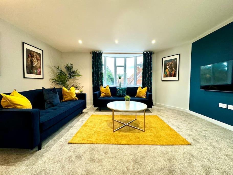 Massive 3 Bedroom - Ground Floor - Near The Beach! Bournemouth Bagian luar foto